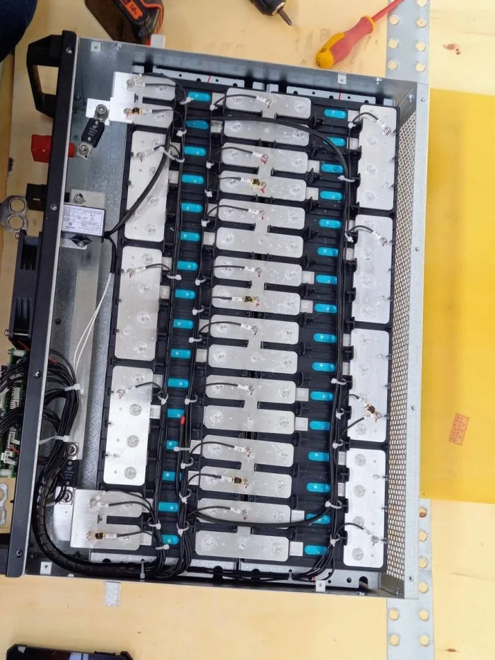 Подмяна на батерийни клетки в система 200 kW / 300 kWh — кадър 1